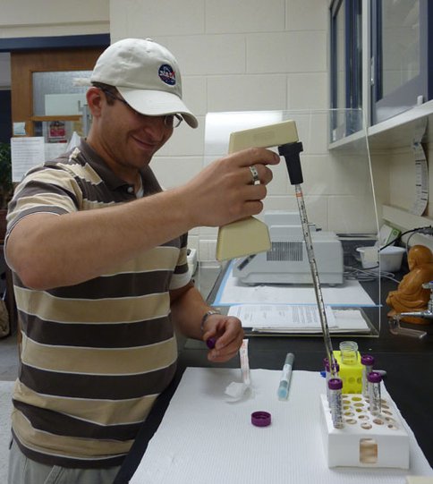 Educators Participate in Astrobiology Lab Work
