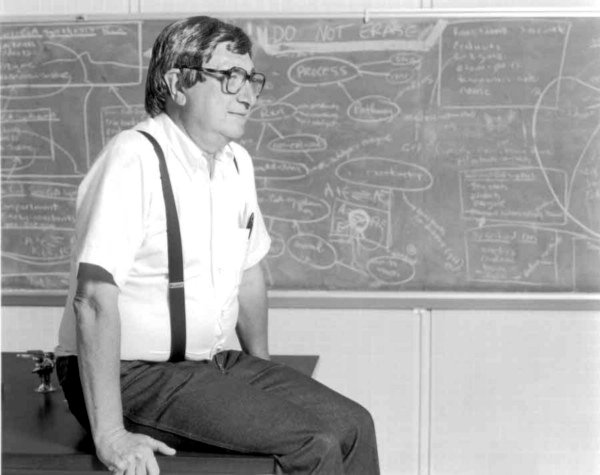 Harold Morowitz at the “Matrix of Biological Knowledge” workshop in 1987.