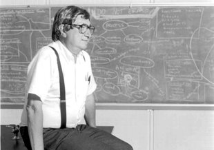 Harold Morowitz at the “Matrix of Biological Knowledge” workshop in 1987.