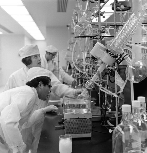 Chemist Sherwood Chang and microbiologist Jo Ann Williams in the Lunar Chemical Laboratory at NASA Ames in 1969.