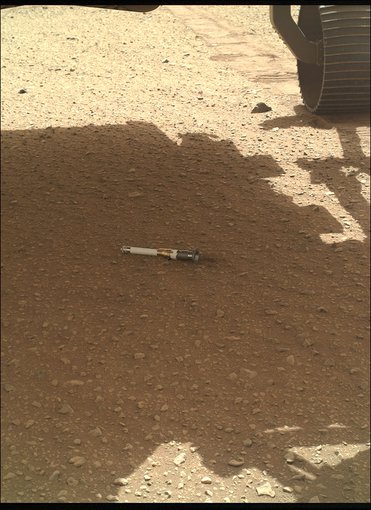 Once the team confirmed the first sample tube was on the surface, they positioned the WATSON camera located at the end of the rover’s robotic arm to peer beneath the rover, checking to be sure that the tube hadn’t rolled into the path of the wheels.