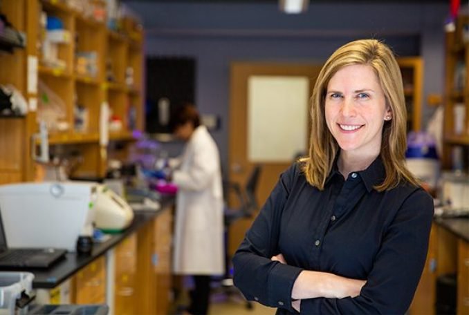 Sarah Stewart Johnson in the biosignatures lab at Georgetown.