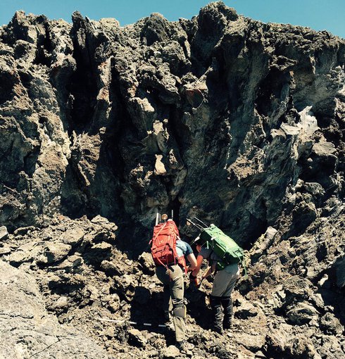 BASALT team members Shannon Kobs Nawotniak(green) Steve Chappell (orange) in the field.