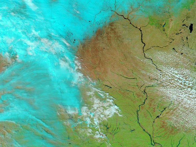 Aqua satellite image of the states of Illinois and Missouri. The Illinois Basin underlies much of the area. Credit: LANCE MODIS Rapid Response