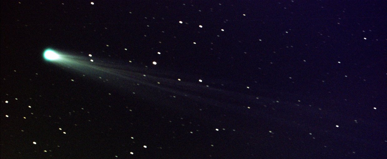 Comet ISON shows off its tail as it streaks toward the sun.. Credit: NASA