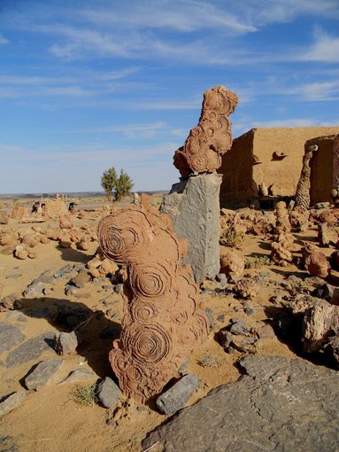 Fossils stand upright with the desert as a backdrop.