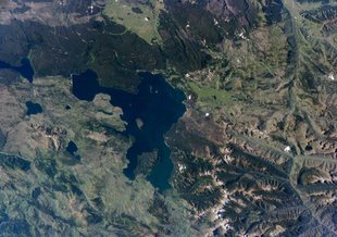 Astronaut photograph (ISS011-E-10575) of Yellowstone Lake from orbit. Geothermal features such as geysers and hot springs are located in the West Thumb area. This is thought to be due to a relatively shallow, local magma source.