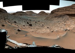 NASA’s Curiosity Mars rover used its Mast Camera, or Mastcam, to capture this panorama while driving toward the center of this scene, an area that forms the narrow “Paraitepuy Pass” on Aug. 14, the 3,563rd Martian day, or sol, of the mission.