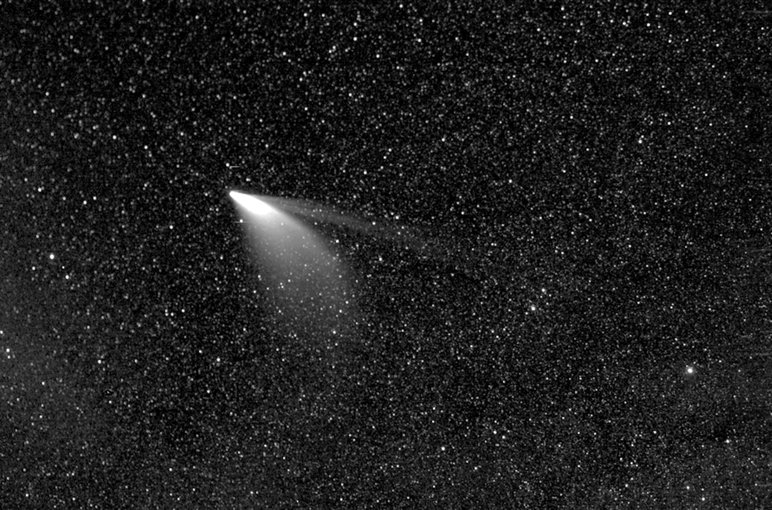 NASA’s Parker Solar Probe took these images of the twin tails of comet NEOWISE. The lower, broader tail is the comet’s dust tail, while the thinner, upper tail is the comet’s ion tail.