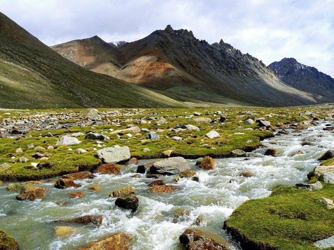 A river runs through a valley in the Himalayan mountains. New results show the rate for chemical weathering of rocks is not as sensitive to global temperatures as geologists thought. Source: Pixabay (via UW)