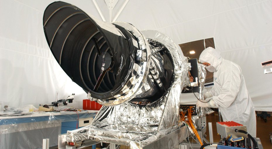 The high resolution imaging science experiment (HiRISE) is one of six science instruments for NASA's Mars Reconnaissance Orbiter. Here, HiRISE is prepared before it is shipped for attachment to the spacecraft.