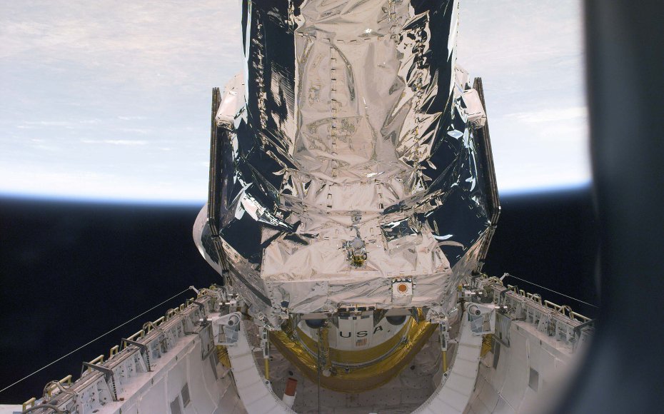 The primary duty of the STS-93 crew was to deploy the Chandra X-ray Observatory, the world's most powerful X-ray telescope. This is one of a series of electronic still photos recorded by the crew during the deployment of the 50,162 pound observatory.